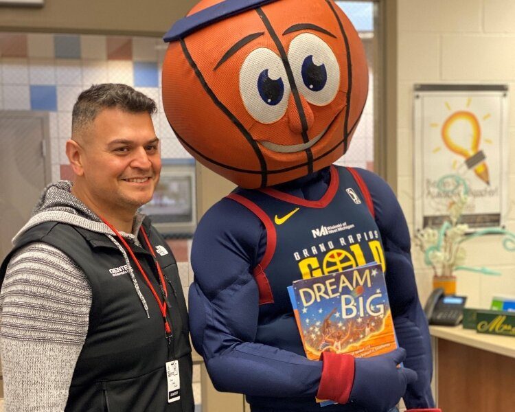 Gentex's Dan Quintanilla and Gold Mascot, Buckets, visited Roosevelt Elementary in Zeeland. (Gentex)