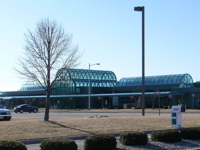 Muskegon County Airport (MKG) will offer 36 nonstop, round-trip flights per week to Chicago O’Hare International Airport through Southern Airways Express starting Oct. 1. (Nenyedi/WikiMedia Commons)