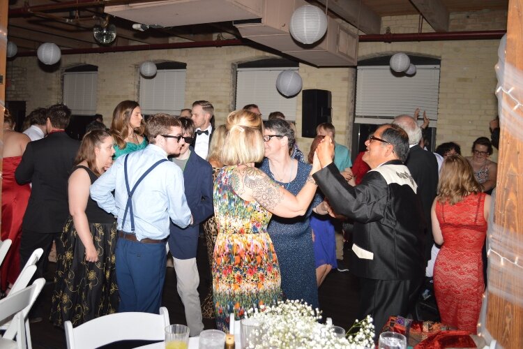 A year after COVID-19 made The Momentum Center’s 2020 Prom with a Purpose impossible, the popular event and fundraiser returns May 21 with both in-person and virtual options. 
