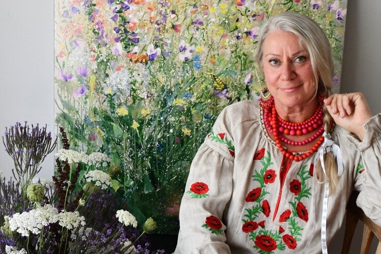 Alla Dickson is an award-winning artist.