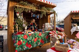 If you’re looking for unique and delightful gifts to give this holiday season, look no further than the Kerstmarket (Christmas market) in Holland.