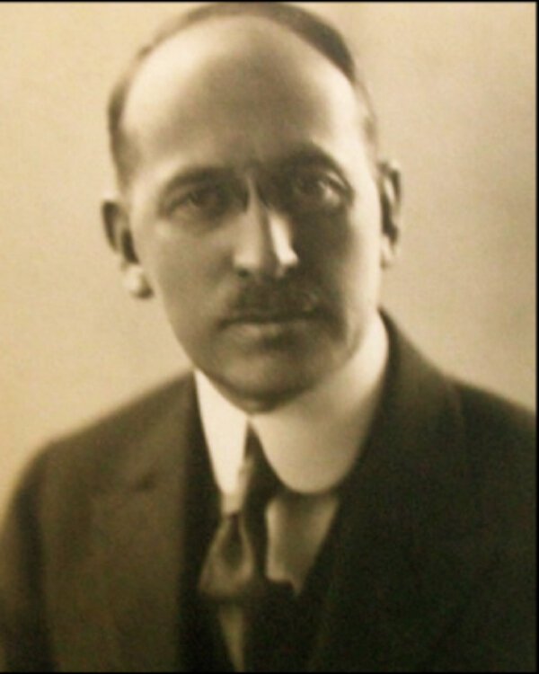 Thomas Hotchkiss once owned the Ship's Lantern cottage in Highland Park.