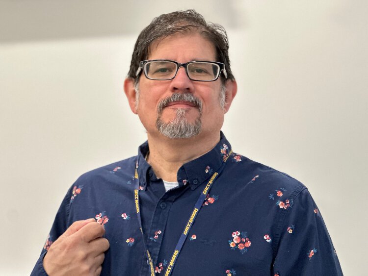 After losing most of his sight in high school, Roel Garcia graduated from college, became a journalist, and then a teacher.