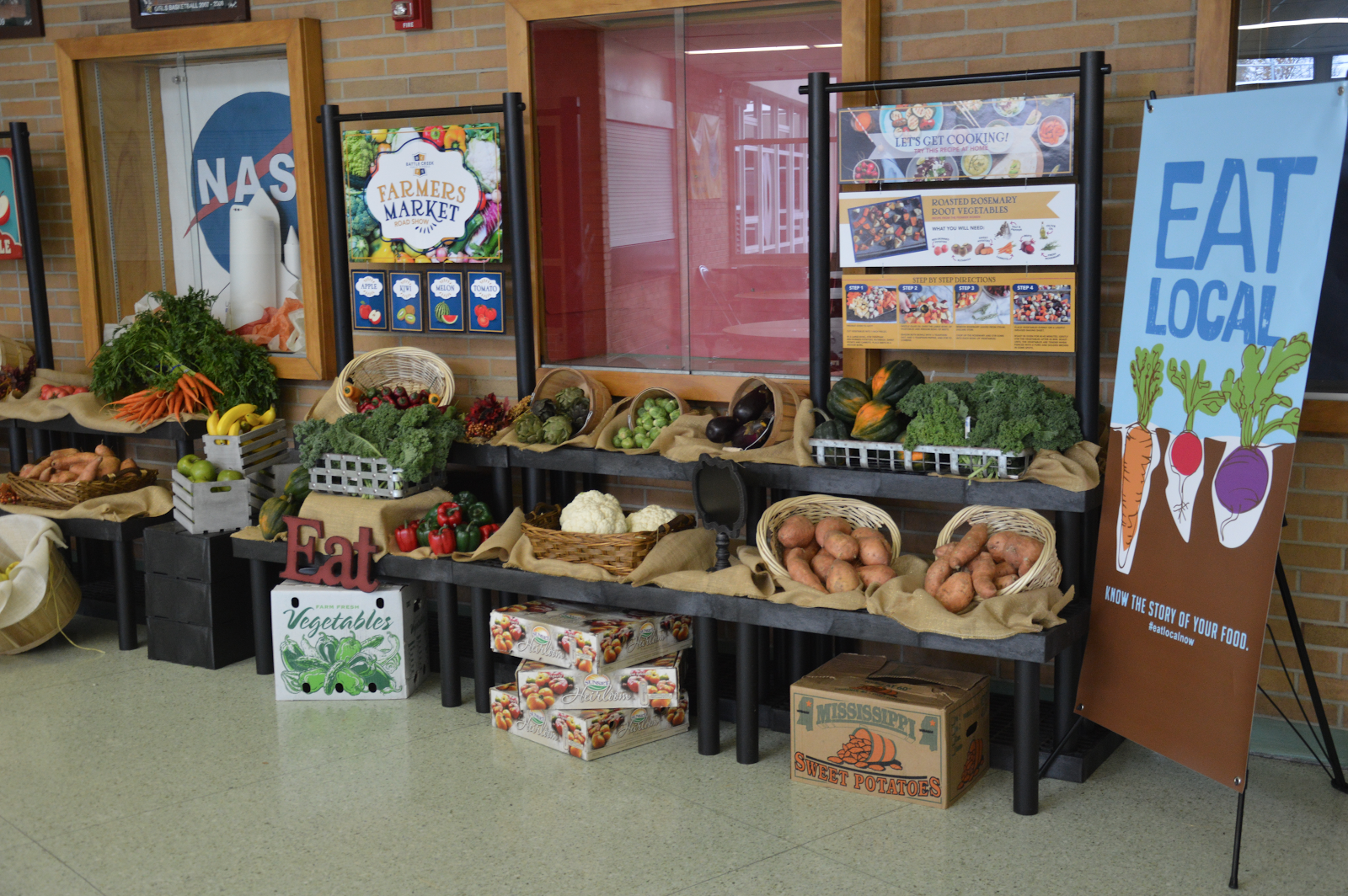 A school farmers market at 10 Cents a Meal grantee Battle Creek Public Schools.